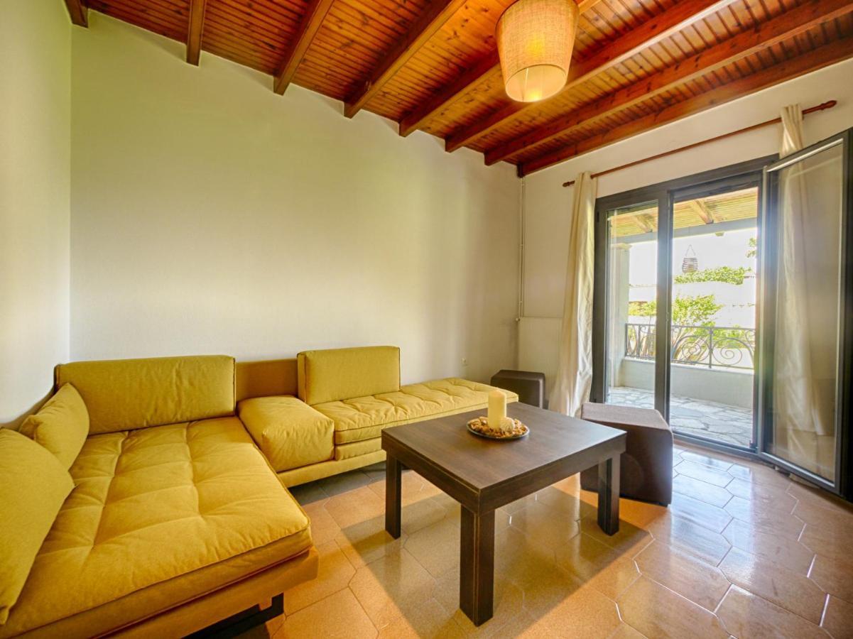 Cozy Family Friendly Apartment With Large Garden Close To Beaches - Dirella Kynopiástai エクステリア 写真