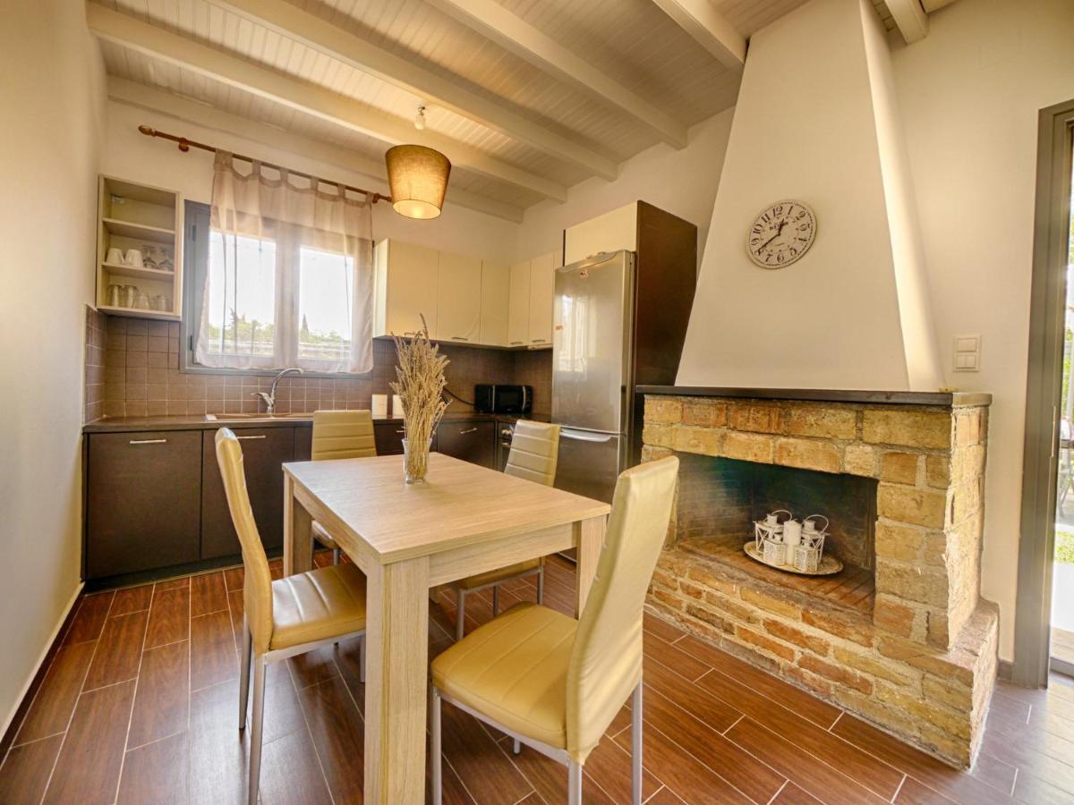 Cozy Family Friendly Apartment With Large Garden Close To Beaches - Dirella Kynopiástai エクステリア 写真