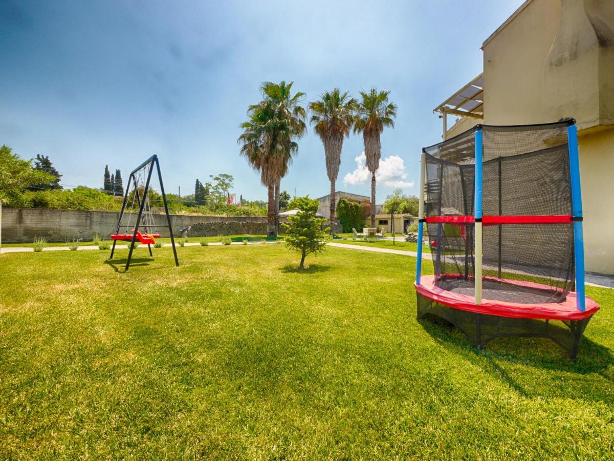 Cozy Family Friendly Apartment With Large Garden Close To Beaches - Dirella Kynopiástai エクステリア 写真