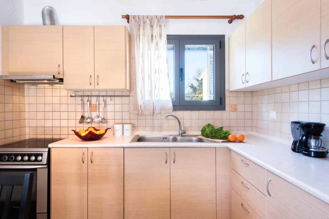 Cozy Family Friendly Apartment With Large Garden Close To Beaches - Dirella Kynopiástai エクステリア 写真
