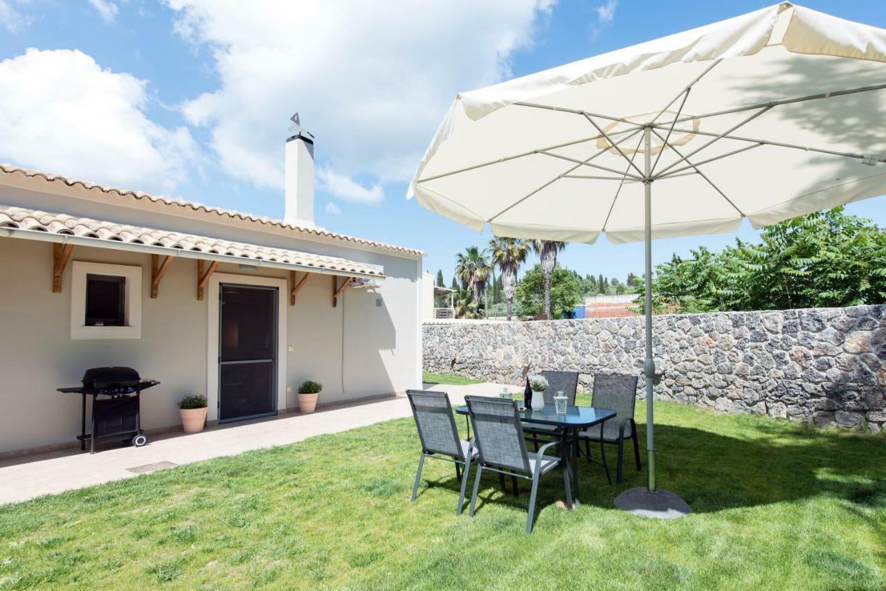 Cozy Family Friendly Apartment With Large Garden Close To Beaches - Dirella Kynopiástai エクステリア 写真